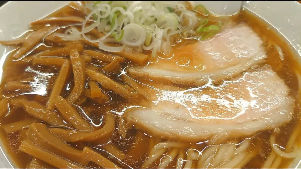 【食べログ TOP 5000】
中華そば 共楽
竹の子そば (葱多め、1,000円)
＋麺大盛 (50g、50円)
@銀座2分、銀座一丁目、東銀座
23175 (184,280)
|大脇さん