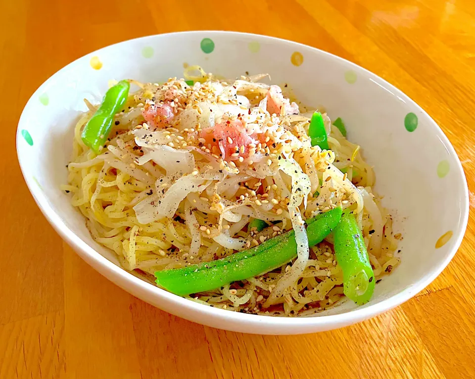 Snapdishの料理写真:お昼はラーメンサラダ|🌻ako ·͜·♡peco🌻さん