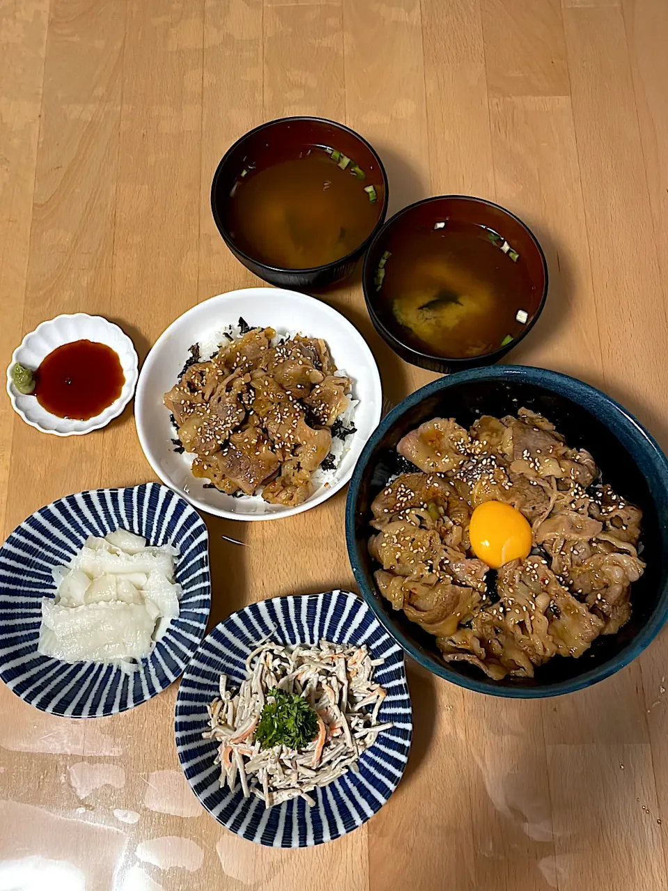 焼肉丼　しじみ汁　ごぼうサラダ　えんがわの刺身|そのみさん