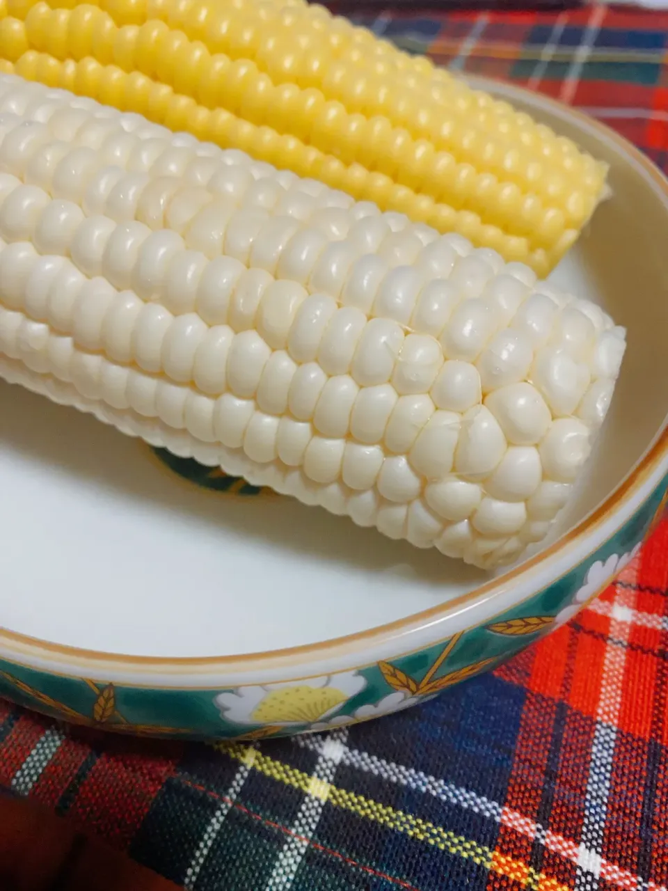 白と黄色の生とうもろこし🌽|駄菓子屋さん