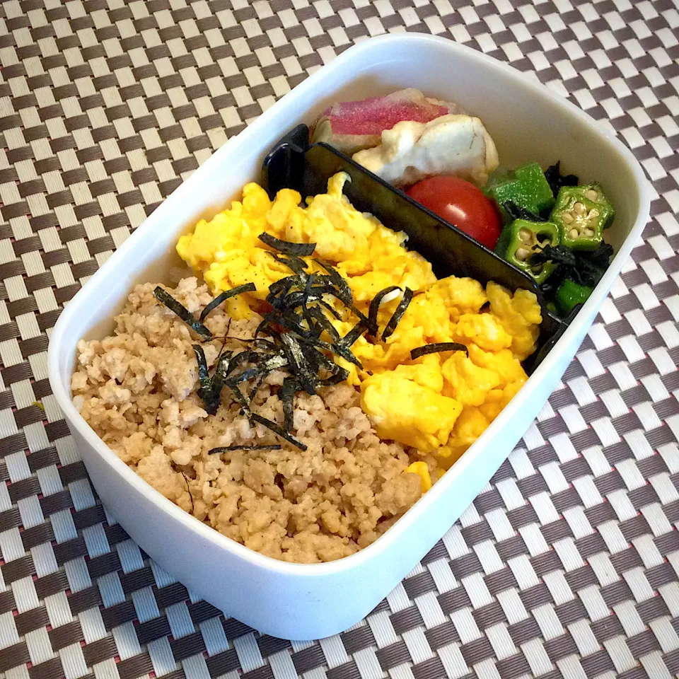 Snapdishの料理写真:長女の自習弁当〜　二色丼|yukoさん