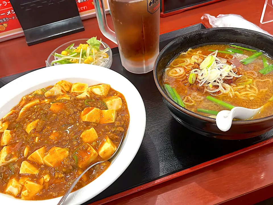 Snapdishの料理写真:台湾味噌ラーメンと麻婆飯♫www|Yoshihiro Andoさん