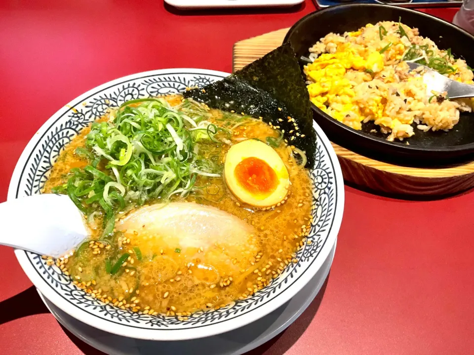 豚骨醤油ラーメンと鉄板チャーハンのセット|Takeshi  Nagakiさん