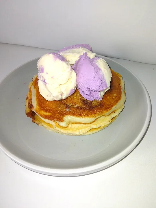 flapjacks and ice cream|Lindiwe Lilly Johnsonさん