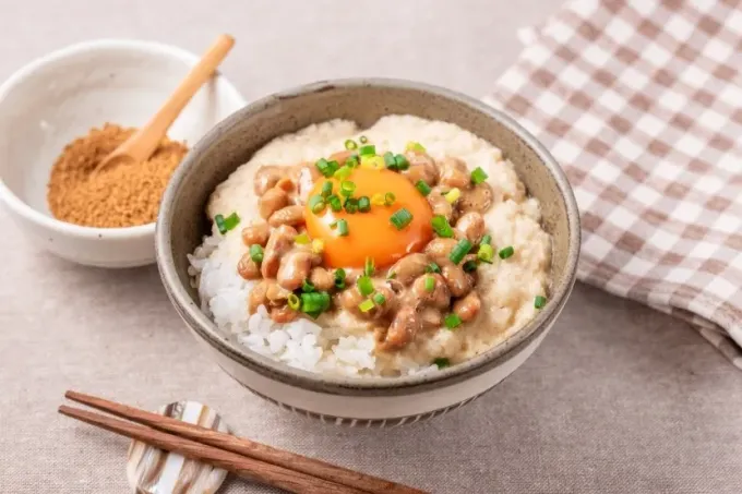 とろろ納豆みそネバネバ丼|マルコメ キッチンさん