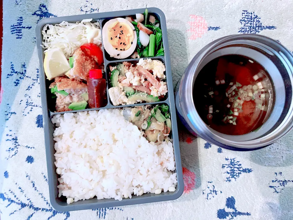 アボカドメンチと夏野菜のお弁当|とぴさん