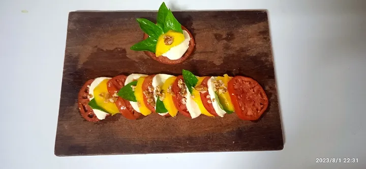 Mango Caprese w/nuts|Luca Bertoloさん