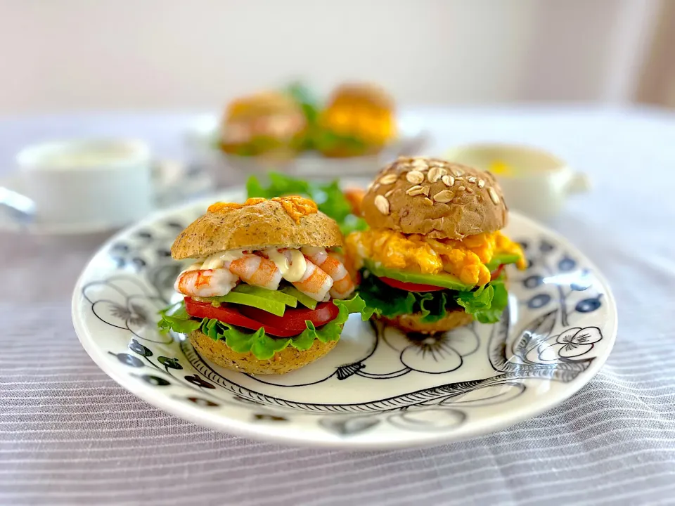 海老アボカドサンドとオムレツサンド🥪|ゆかりさん