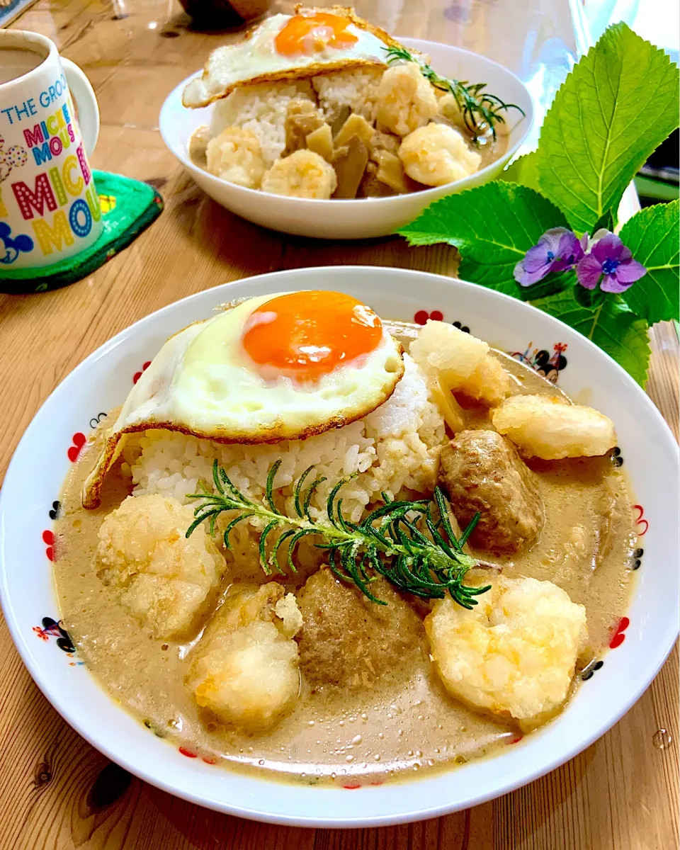 Snapdishの料理写真:NIKUVEGE ココナッツカレー　エビの素揚げ添え|horipiさん