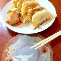 Snapdishの料理写真:餃子とキムチ|mimosaさん