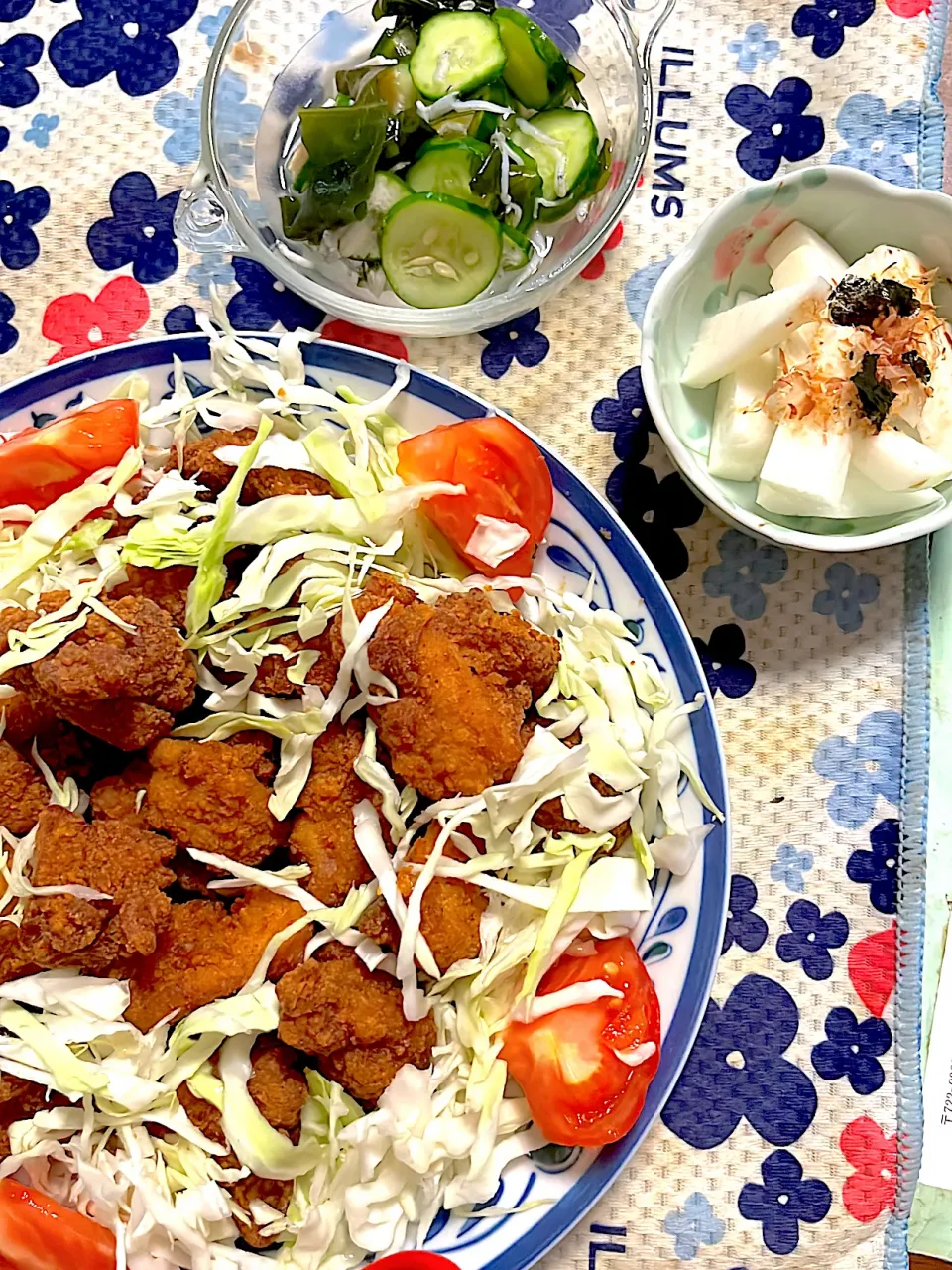 唐揚げ　キャベツ　トマト🍅　長芋のおかか和え　胡瓜🥒の酢の物|4jinoanataさん