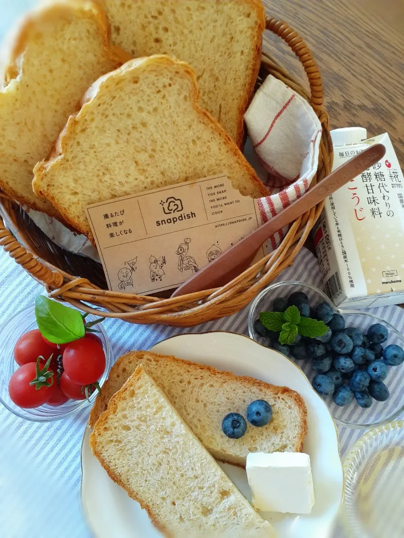 甘こうじ&塩麹&牛乳で
全粒粉入り食パン焼きました🍞|fumfumさん