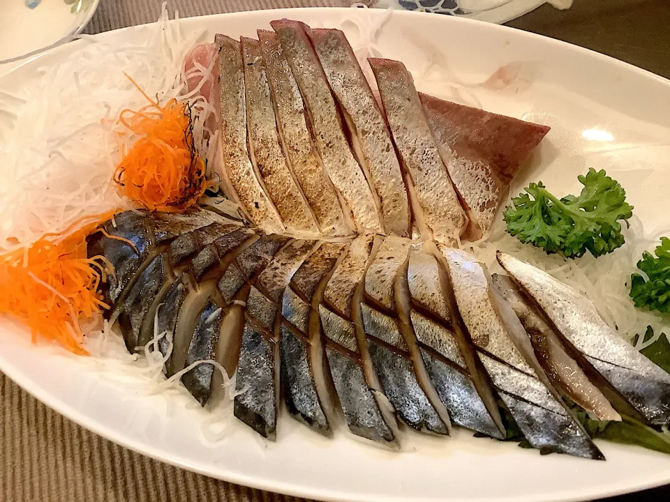 Snapdishの料理写真:鯖とブリの炙り🐟😋|アライさんさん