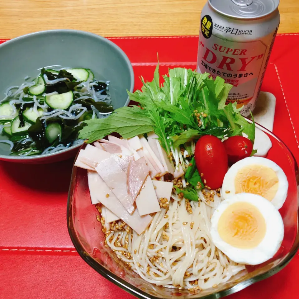 Snapdishの料理写真:ぶっかけそうめん
きゅうり、わかめ、しらすの酢の物|naoさん