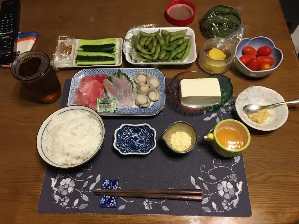 鮪切り落とし、すずきお造り、ボイル帆立、マヨキュー、冷奴、枝豆(夕飯)|enarinさん