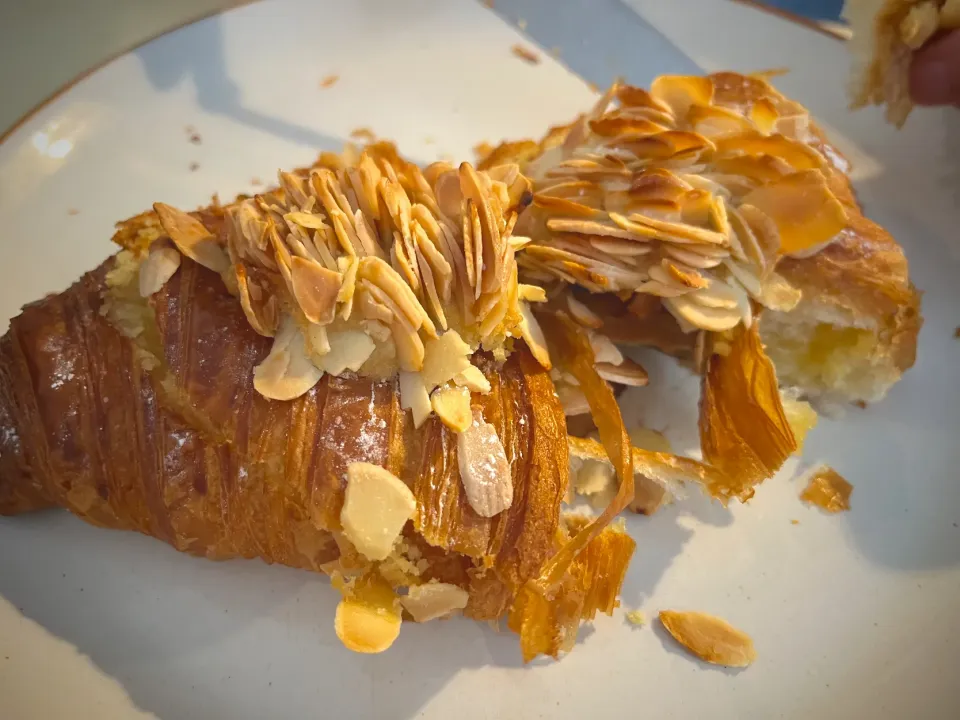 Almond Croissant|Laki Maikaʻiさん