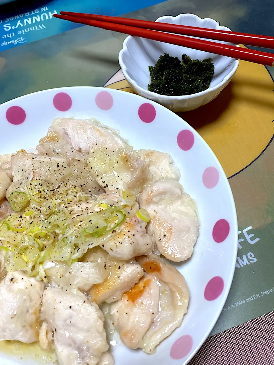 Snapdishの料理写真:鶏胸肉のねぎ塩だれ、海ぶどう|kaaaaaさん