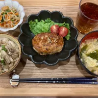 Snapdishの料理写真:豚挽肉のつくね定食|みちさん