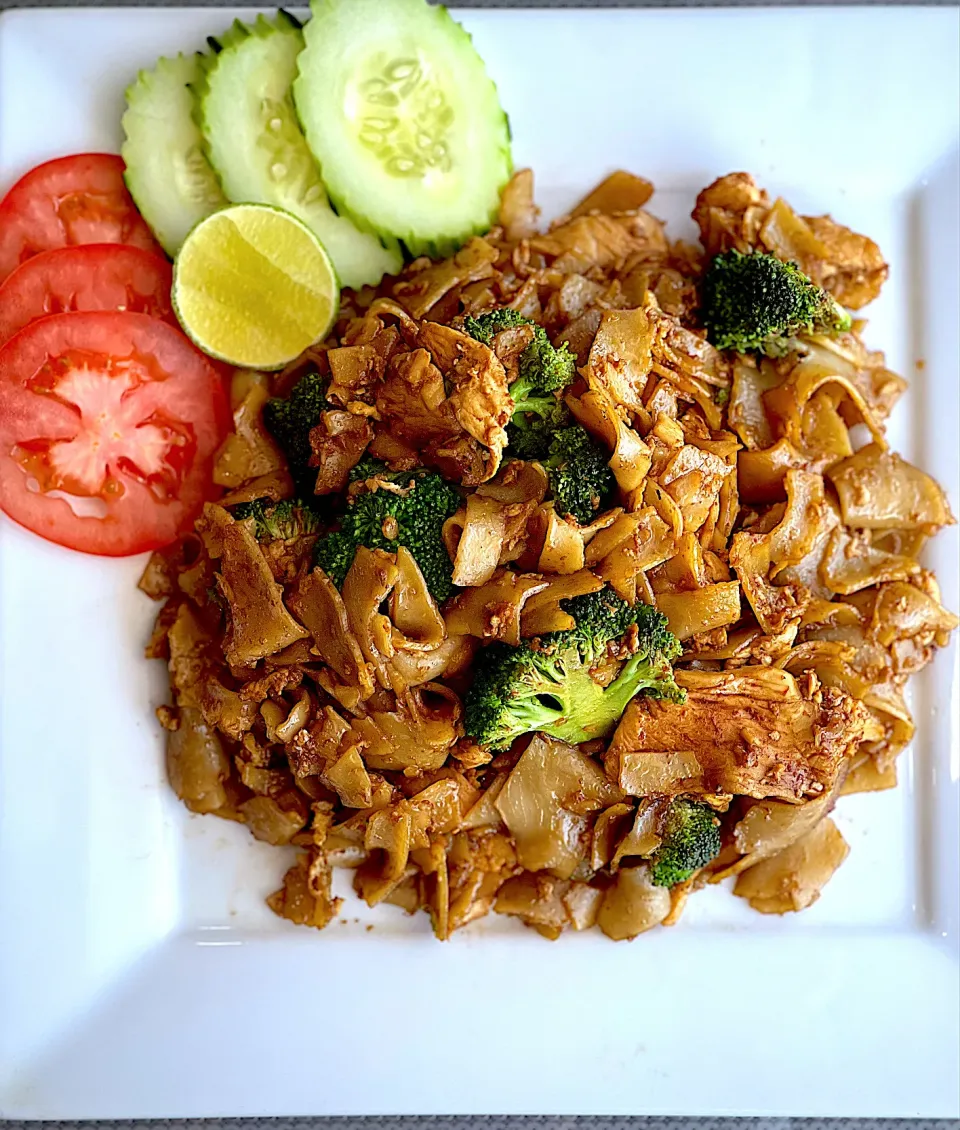 Stir Fried Noodles ( Pad See Ew )|U-D Thai Restaurantさん