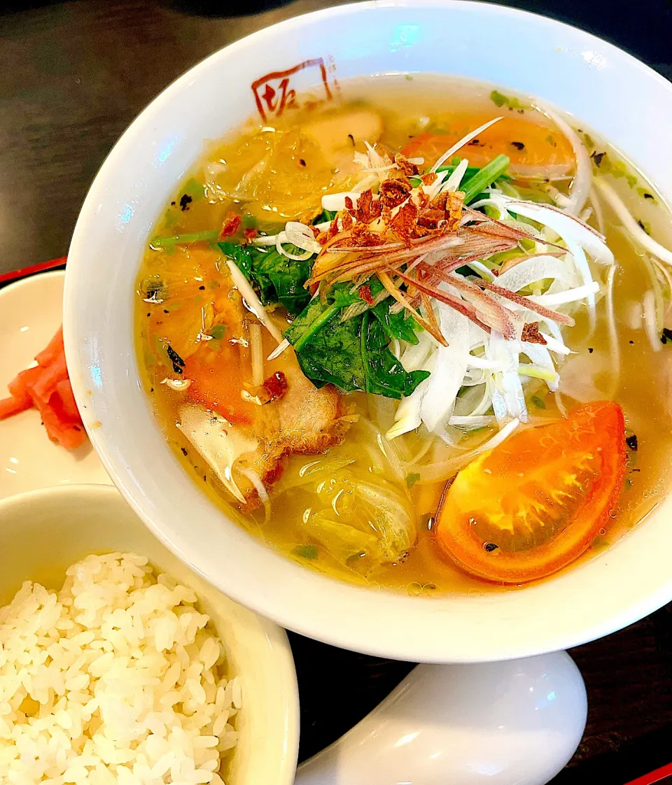 Snapdishの料理写真:2023/08/02 喜多方ラーメン坂内　青唐うま塩ラーメン|Blueberry🫐さん