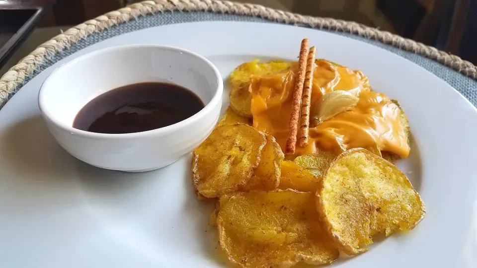 baked potatoe chips with cheese and garlic|Busisiwe Malunduさん