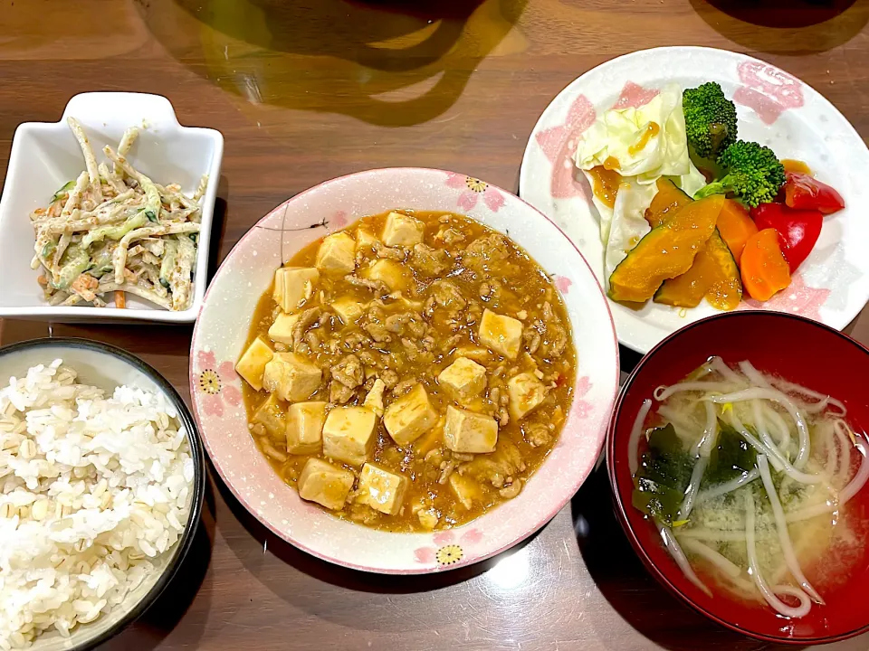 麻婆豆腐　もやしとわかめの味噌汁　蒸し野菜味噌ソース　ごぼうサラダ|おさむん17さん