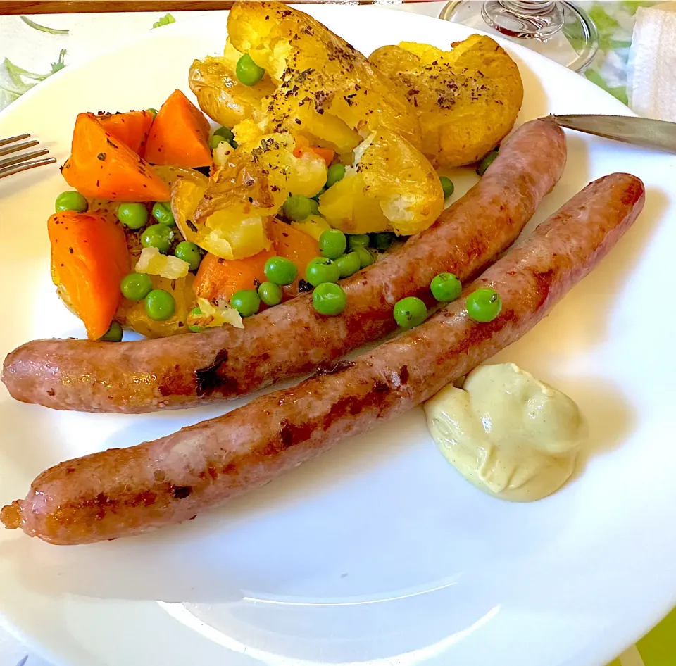 Snapdishの料理写真:Grilled sausage, peas, carrots and crushed potatoes with herbs.|Laki Maikaʻiさん