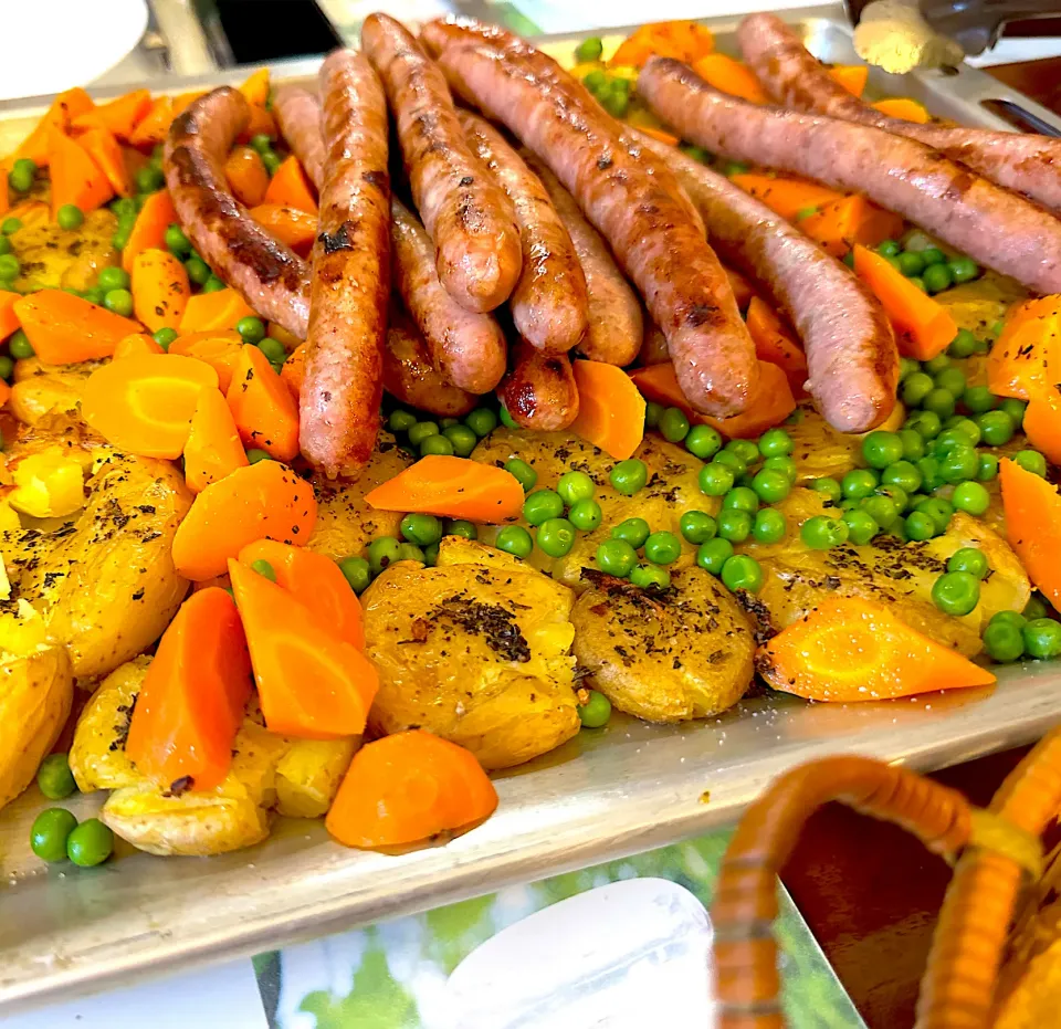 Grilled sausage, peas, carrots and crushed potatoes with herbs.|Laki Maikaʻiさん