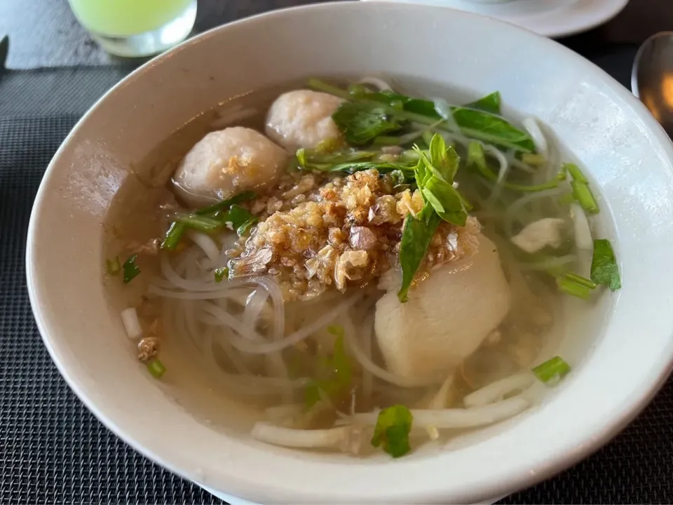 タイ🇹🇭バンコクのトンローでクッテァオセンレック(タイ風汁あり米麺)　
美味しかった|Mikoshiba Kazutoshiさん