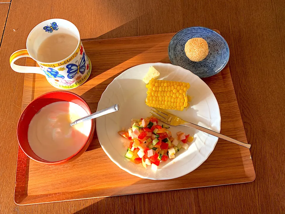 👨の作ってくれたカラフル🥗と🌽😍😍😍|大塚麻美さん