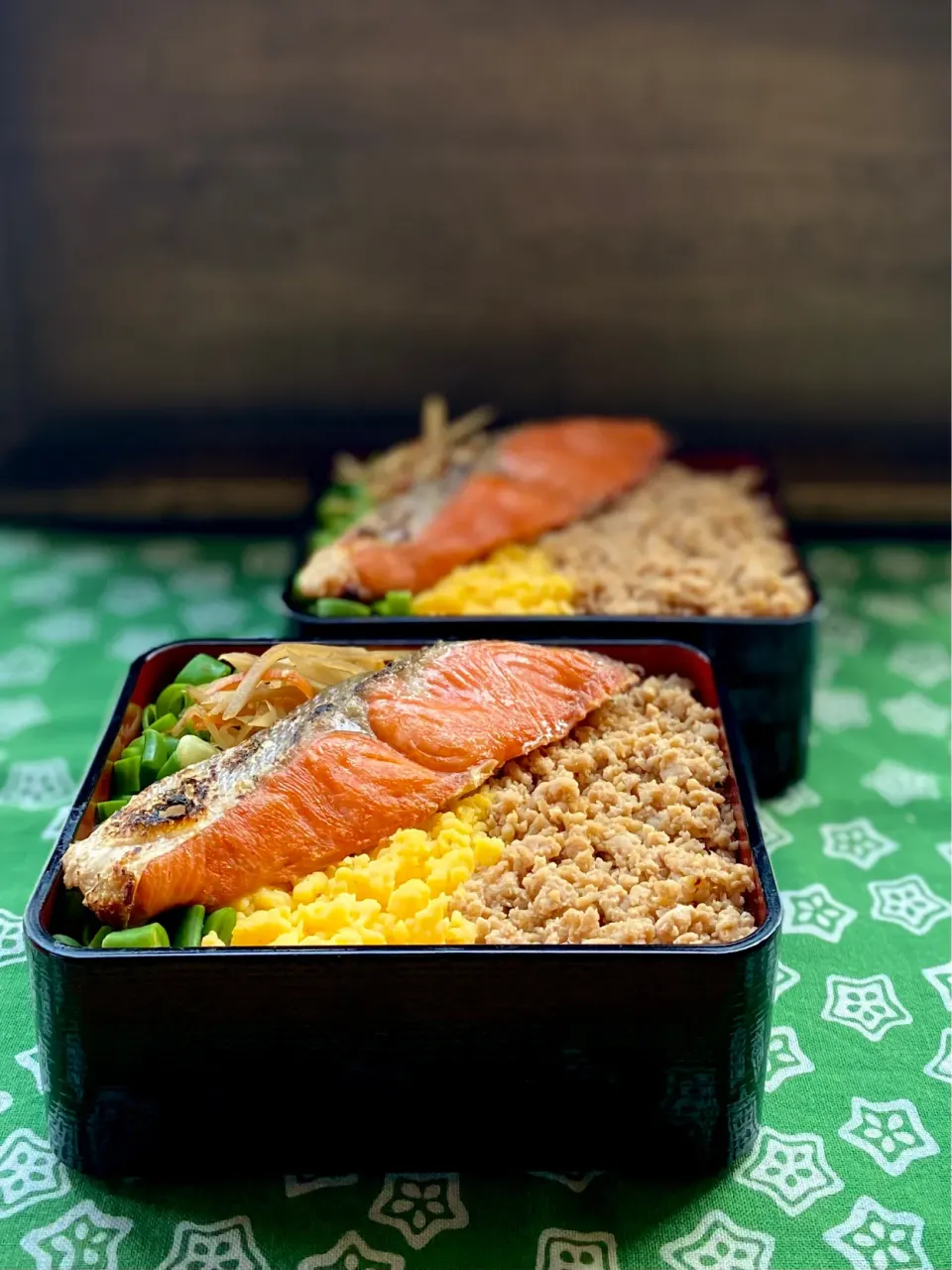 そぼろと鮭のコラボ弁当|けいこさん