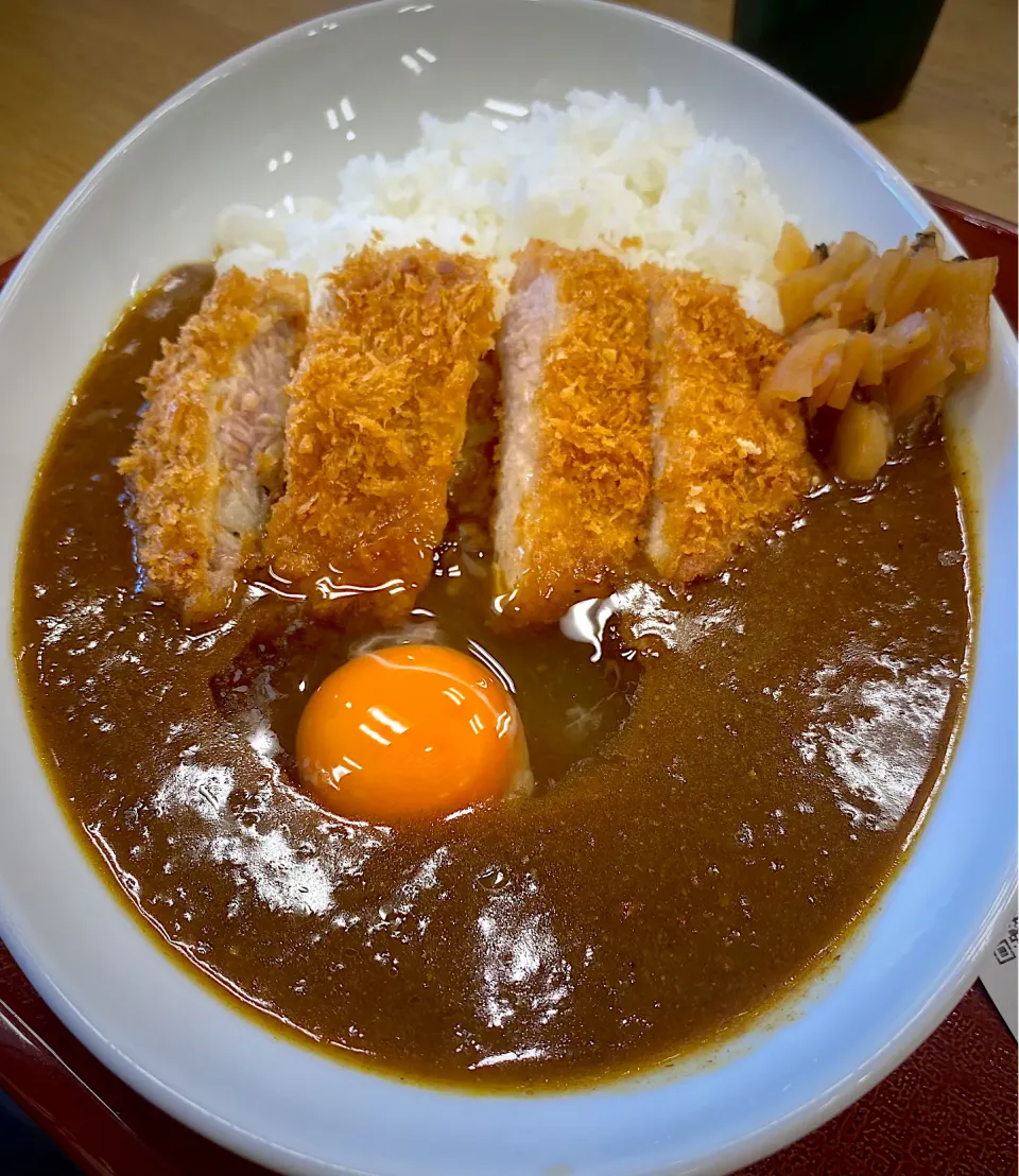 Snapdishの料理写真:なか卯のカツカレー 卵トッピング 770円|すくらんぶるえっぐさん