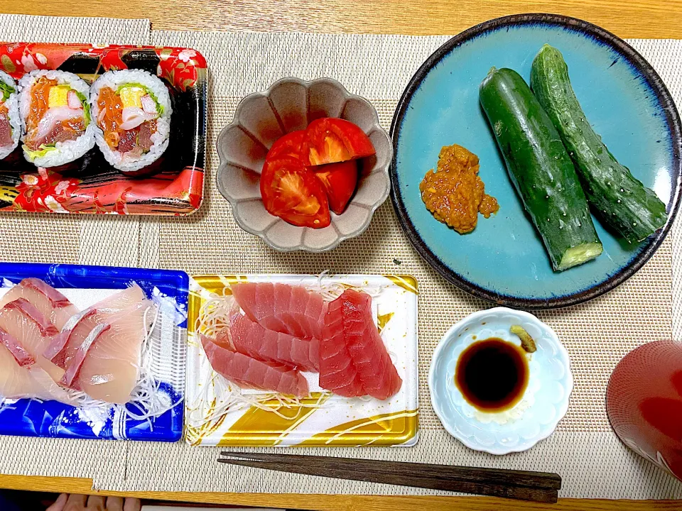 海鮮巻き寿司🐟、糀美人熟甘で味噌きゅうり🥒、マグロの刺身🐟|1614さん