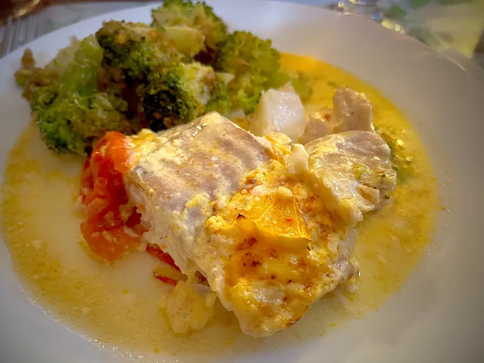 Cod filet with a creamy butter lemon sauce with a side of brocoli|Laki Maikaʻiさん