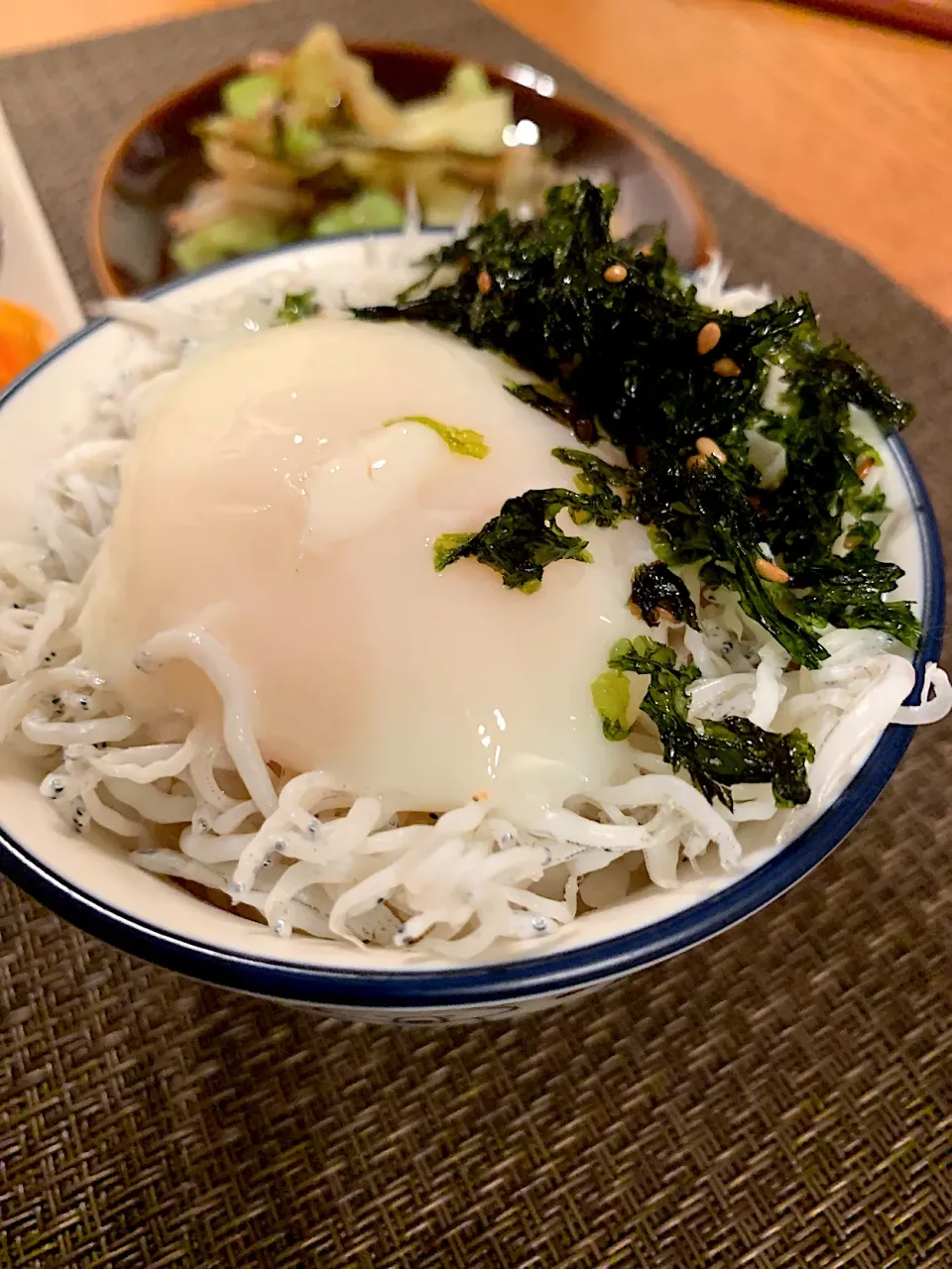 Snapdishの料理写真:じゃこと温泉卵と韓国海苔丼|いちごさん