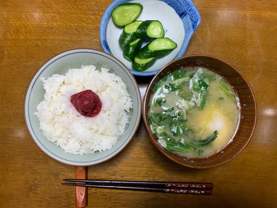 Snapdishの料理写真:卵と菜っ葉の味噌汁|ATさん