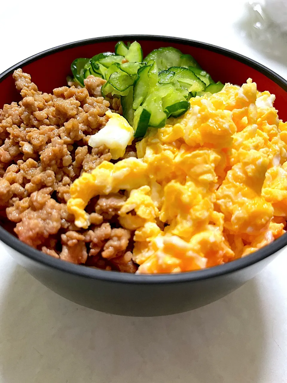 パパッと3色丼😋|ささるみさん