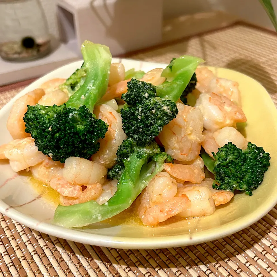 エビとブロッコリーの簡単こく旨炒め🦐🥦|だまさん