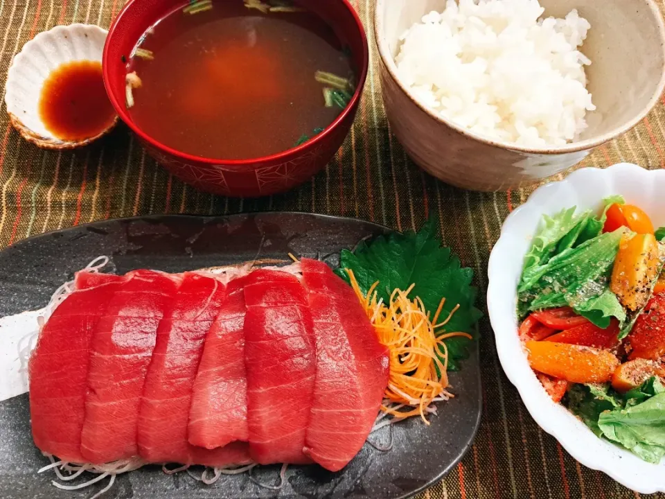 【マグロ中トロお刺身定食】|梨々香さん