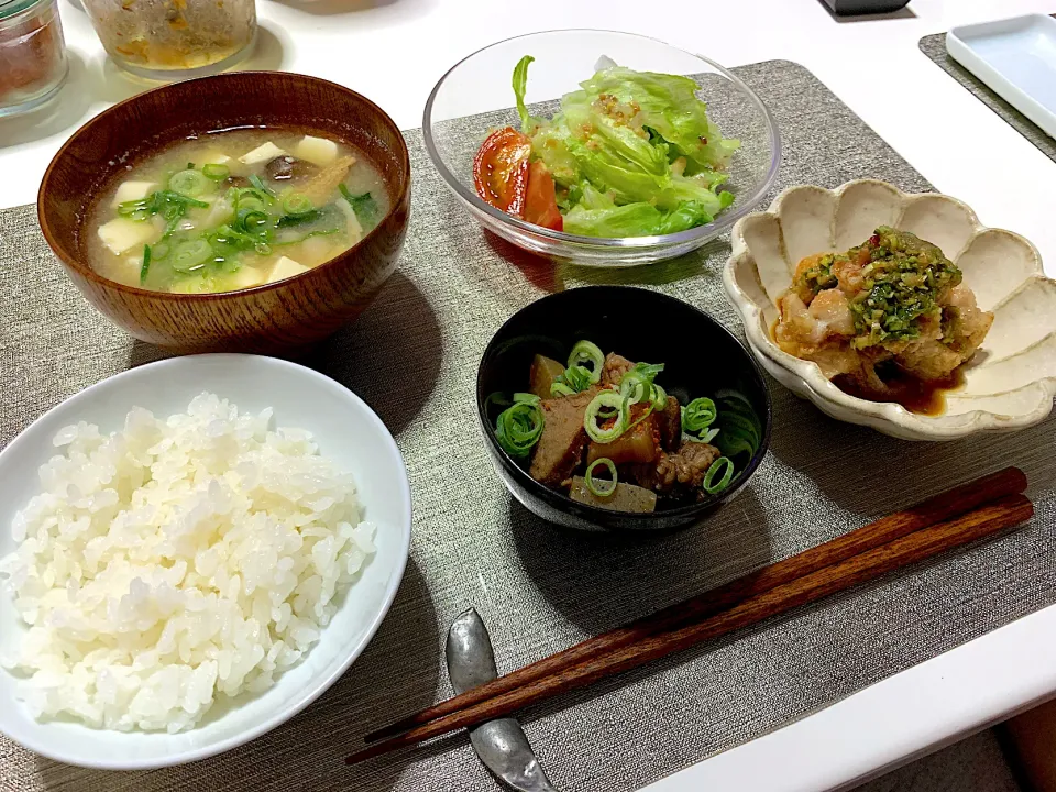 ばんごはん。油淋鶏、牛すじ煮込み、サラダ、お味噌汁。、|yukiさん