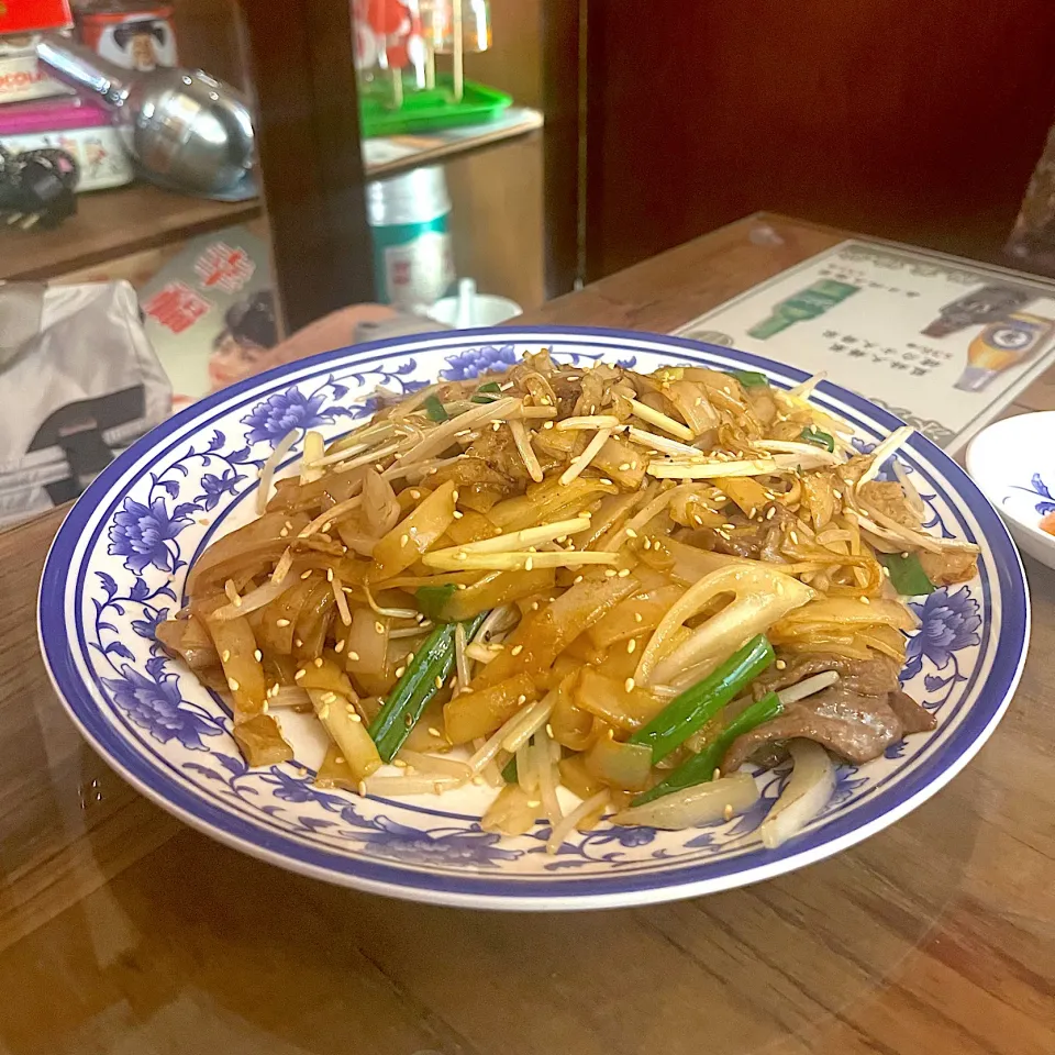 Stir fried rice noodles with beef|skyblueさん