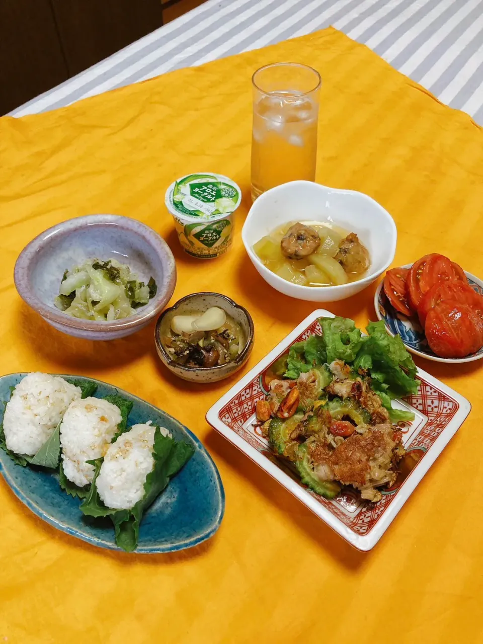 Snapdishの料理写真:grandmaの晩ごはん☆ 今夜はゴーヤの綿も種も全部＋豚肉＋えのき茸のお焼き…キュウリと厚揚げの煮物…キュウリ🥒の辛子酢味噌和え…梅酢のご飯に梅干しをちぎって混ぜて、おにぎりに…柚子酒を炭酸で割りました|kaoriさん