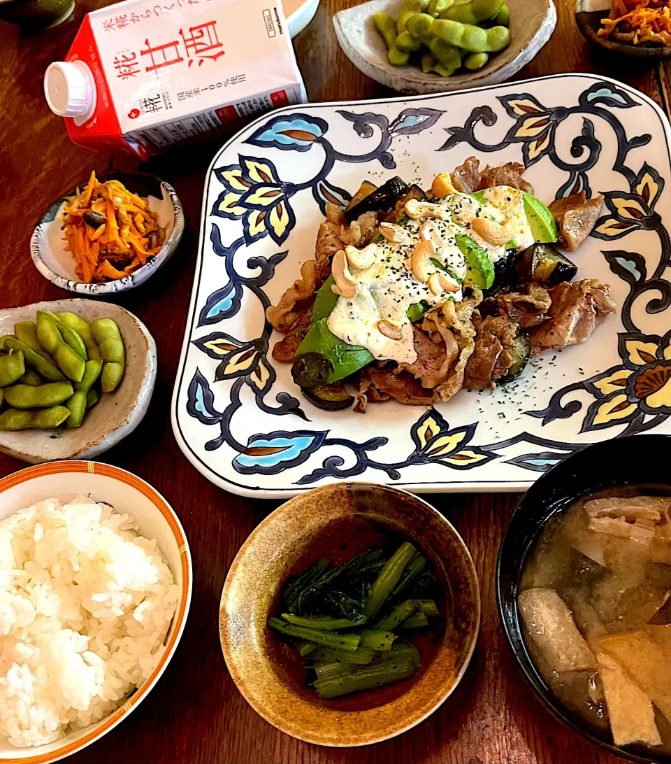 晩ごはん♯茄子と豚肉の甘酢アボカドソース|小松菜さん