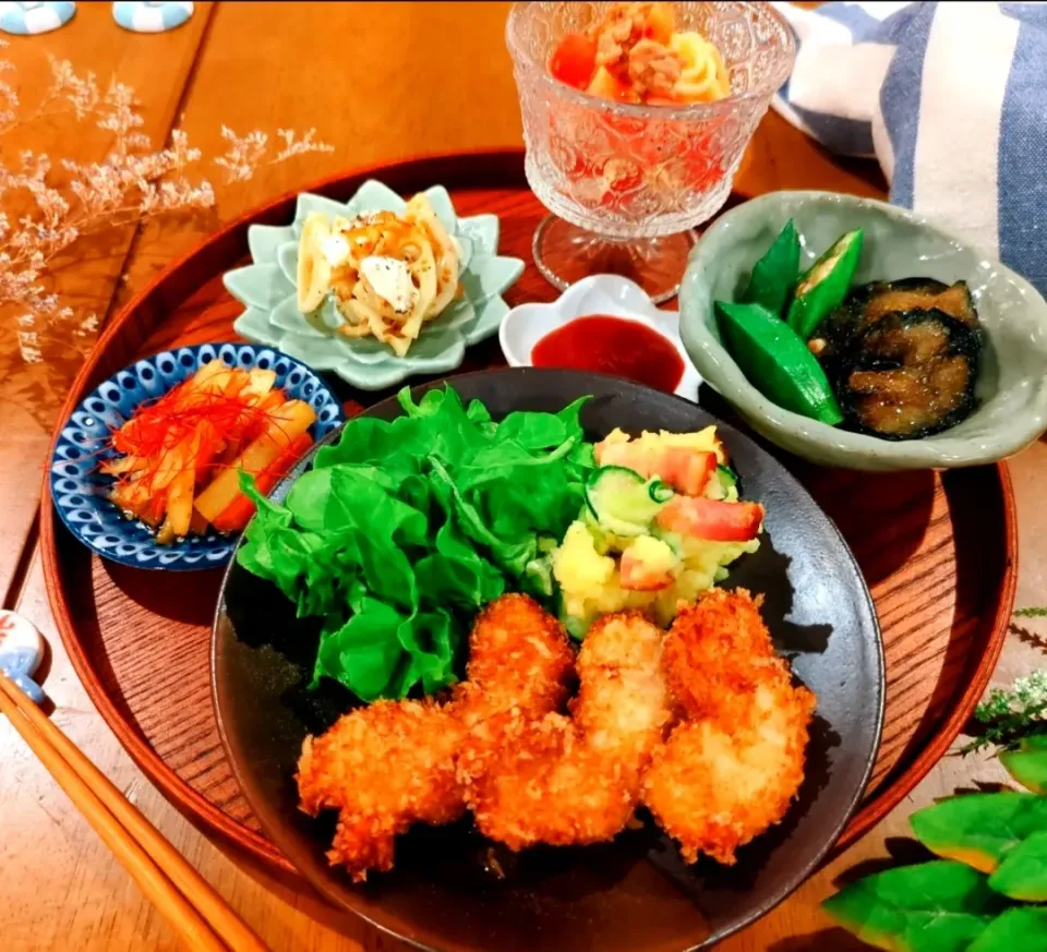 晩ごはん✨

✾鶏胸肉のヨーグルトマリネフライ
✾揚げ焼き茄子の玉ねぎおろし醤油
✾焼き蓮根のクリチあえ
✾ツナトマトの冷製パスタ
✾カリカリベーコンのポテサラ
✾大根皮のきんぴら|さらママさん