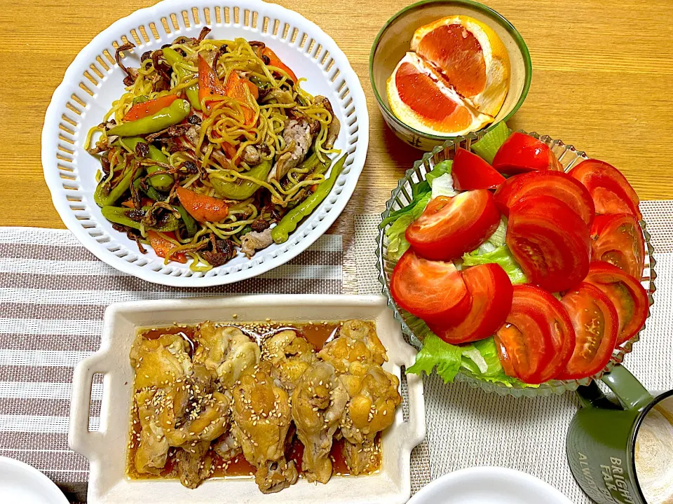 手羽元のさっぱり甘酢煮🐓、ししとう入り焼きそば、ピンクグレープフルーツ🩷|1614さん