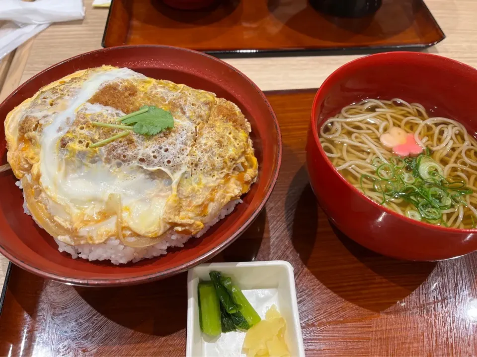 横須賀市久里浜の家族亭でカツ丼セット大盛り　美味しかった|Mikoshiba Kazutoshiさん