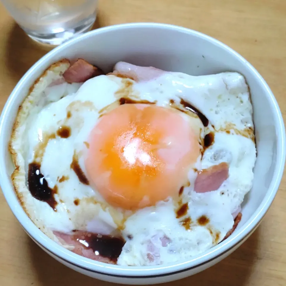 ベーコンエッグ丼|しまだ ちえこさん