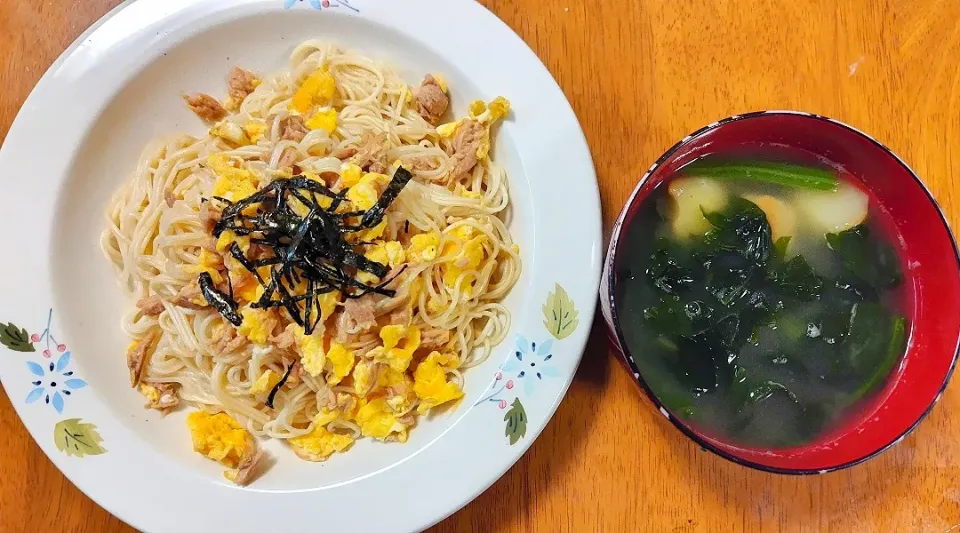 Snapdishの料理写真:2023 0726　ツナたまそうめん　ほうれん草とお麩のお味噌汁|いもこ。さん