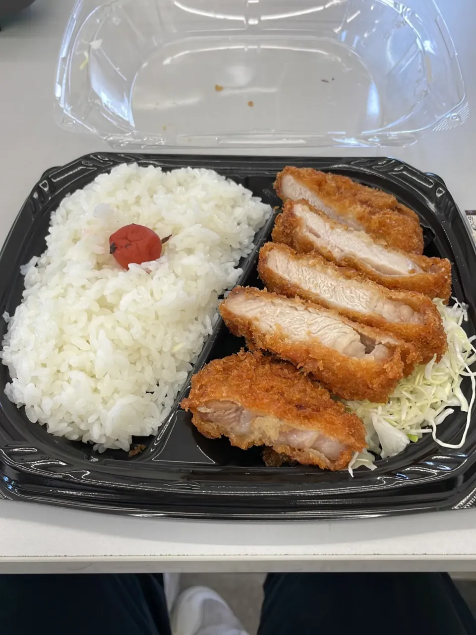 Snapdishの料理写真:厚切りロースカツ弁当|抹茶アイスさん