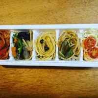 最近の私のお弁当は
製氷容器を使ってます。
これはパスタいろいろ弁当🍝|あかのりさん